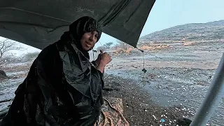 خيمت في طريق السيل بالغلط وهجم عليها السيل دندنها