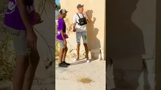 شوفت الأخوات وقفين يتعاركوااا على الكاشااات الفديو طالع من المستعمره ن ــٻ ــچ ــڕ 