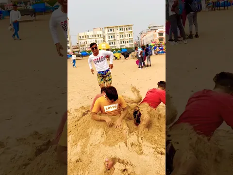 সমুদ্রের পাড়ে মিষ্টি কিছু দেবো বলে ডেকে নিয়ে গেছিল পেছন থেকে তিনটে ভূতের মতন উঠলো এরা কারা👉