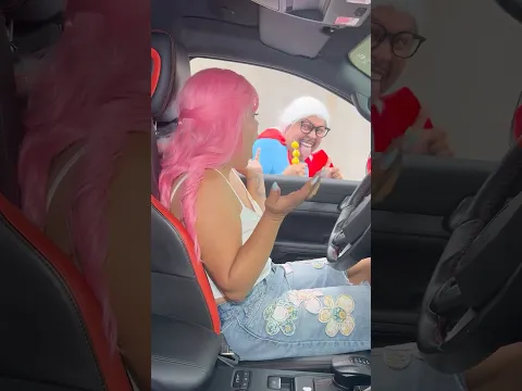 Súper abuela roba dulce de emoji 😱