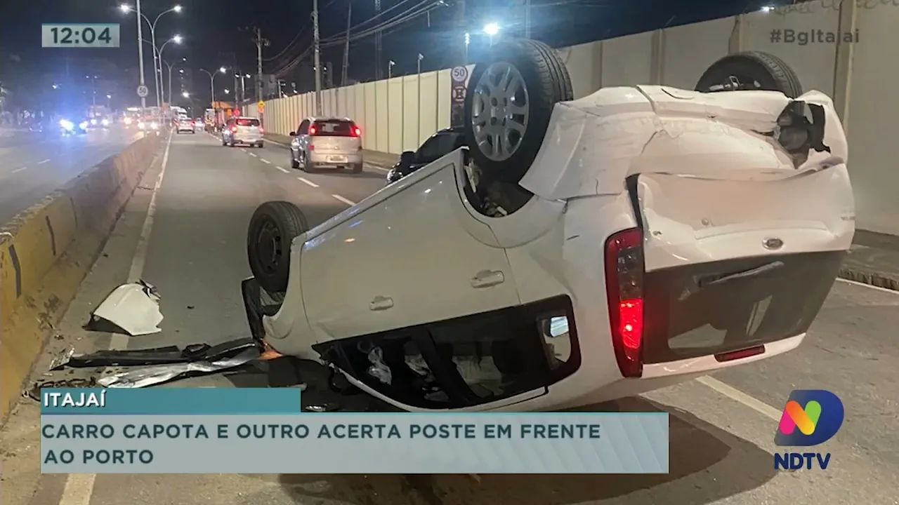 Acidente com dois carros em frente Porto de Itajaí, e central de monitoramento a dengue em Itajaí