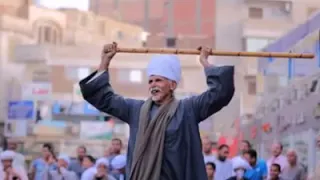 بعد ابوك السند مين لا تقولي عمي ولا خالي مفيش غير رب العالمين هوا الي عالم بحالي         دندنها