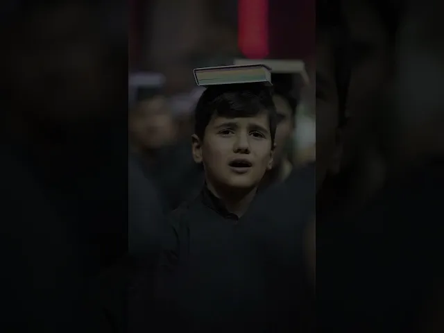 ⁣قلوبٌ مؤمنةٌ ترفعُ مصاحفَ ليالي القدر المباركة