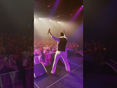 Así se disfruta la música en vivo 😜 #leonitorres