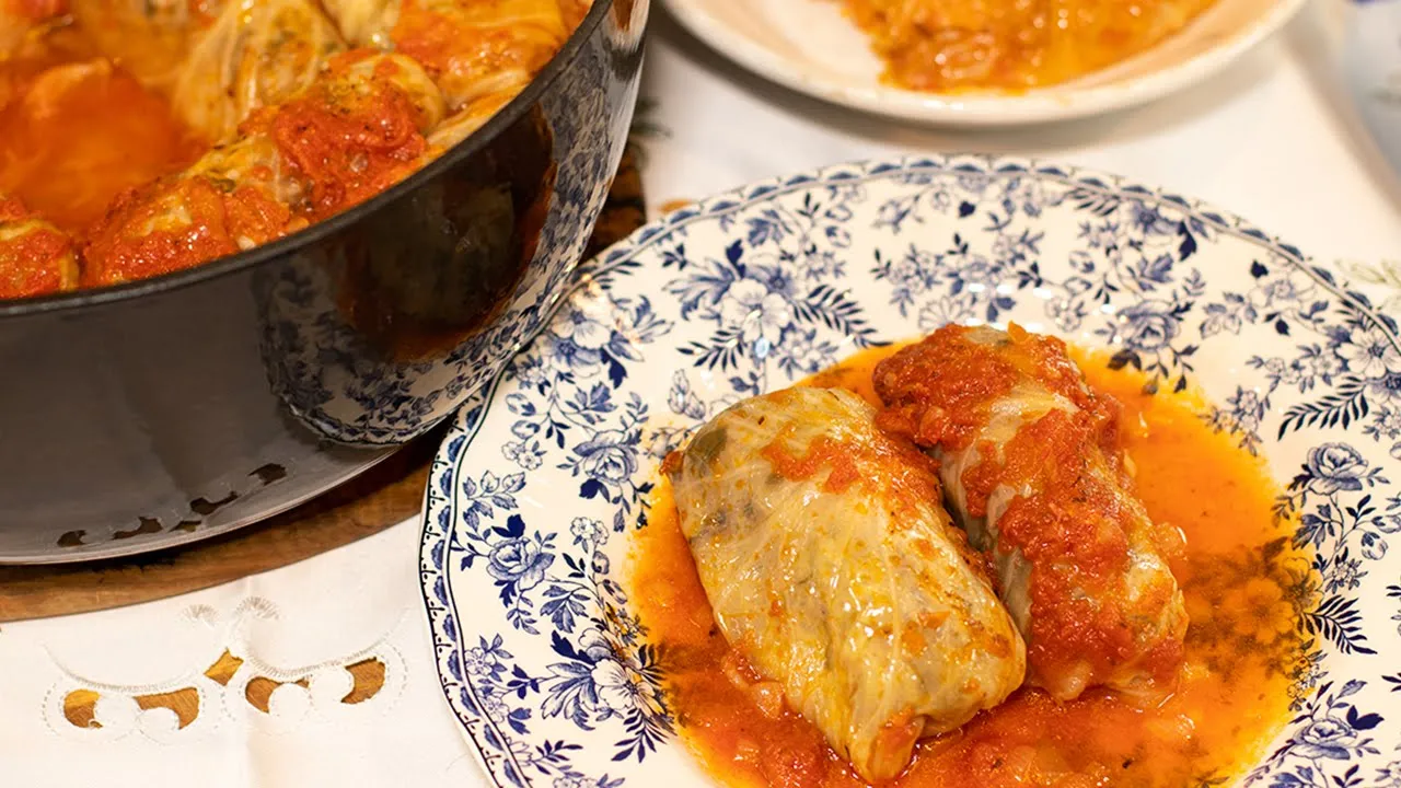 Greek Cabbage Rolls in Tomato Sauce: Lahanodolmades