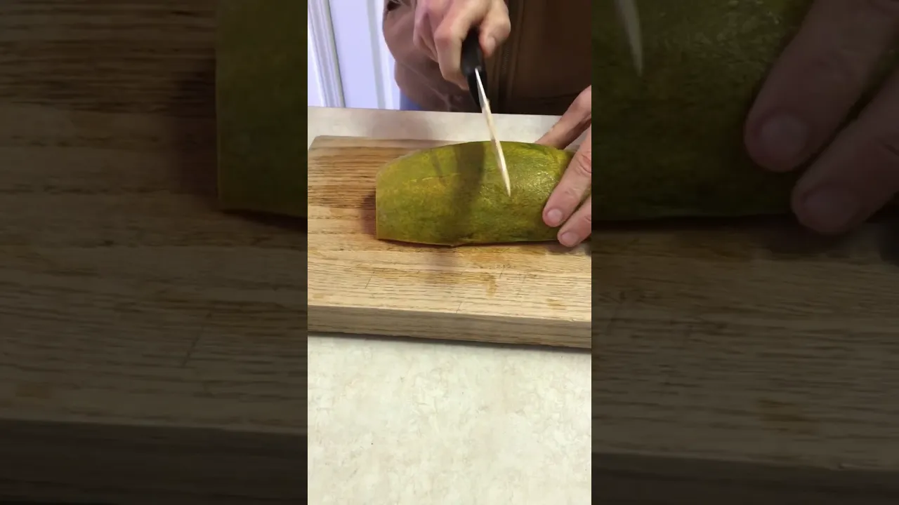 #shorts Cutting a Perfect Papaya