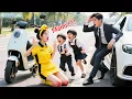 Download Lagu CEO lagi nyetir, nggak sengaja nabrak gadis kurir—dua bocahnya malah teriak “Mama”! Cinta takdir!