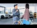 Download Lagu Guardia humillo a su compañera por llegar en una bicicleta a su trabajo.