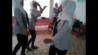 تسريب رقص طالبات في احد مدارس يثير ضجه دندنها