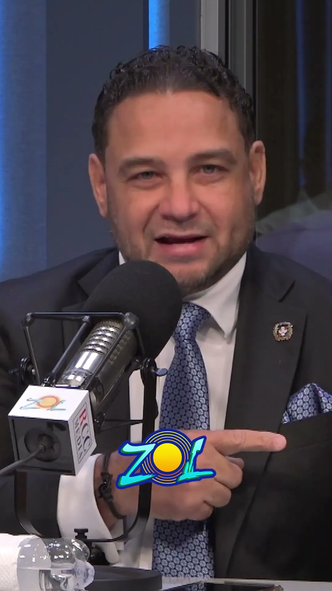 DEJARON SOLO AL PRESIDENTE
