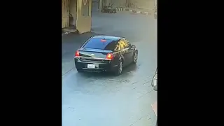 لحظة اختطاف عامل محطة الوقود والهروب به في السيارة وهم 