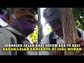 BAH DARMAN SEHARIAN JALAN KAKI JUAL SAPU LIDI,KARENA TAK ADA YG BELI MALAH DI JUAL MURAH