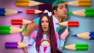 ESCAPE DO LABIRINTO DE LAPIS DE COR ! - Familia Maloucos