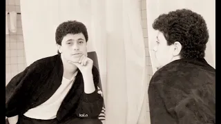 و ان حد شافه وابتسم له  دندنها