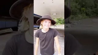 When your floating home turns in to a land house… sort of ⛵️ #sailingfamily #boatwork