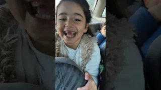 كشفت دينيز ورفيقتو عم يأكلو كانديز زكريا ما أخد ابرة 