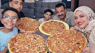 الدنيا بقت فوقها تحتها ف المطبخ اللي انا عملته بس النتيجه فوق الممتازه لمه العيله ع السفره المعجنات 