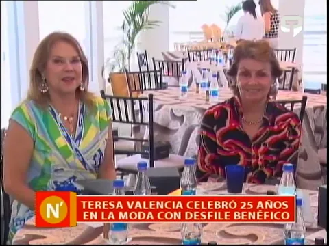Teresa Valencia celebró 25 años en la moda con desfile benéfico