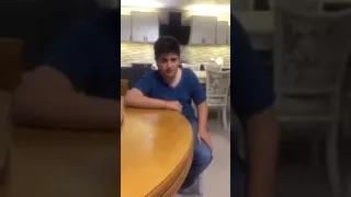 خواننده جوان گمنام 