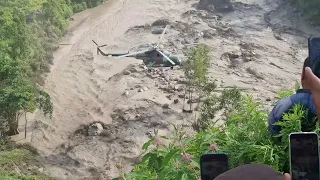 Trishuli बाढी–पहिरोमा नेपाली सेनाको Helicopter Rescue 🚁 | ज्यान बचाउन साहसिक उद्धार अभियान 🙏 #Shorts