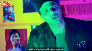 يخش يقعد على السرير بالهندي فيه و المناديل يفتح موقع ازرق في ازرق يتفرج على افلام كثير 