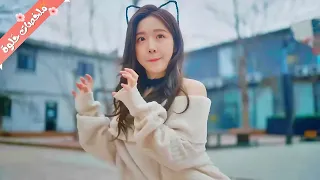 بنت كيوته بتلاقي قلاده سحريه بتخليها تتحول لقطه وبتنتقل بالغلط لعالم تاني سحري ملخص مسلسل 