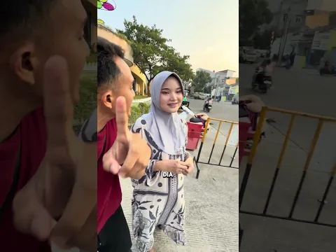 NYIDAM FOTO SAMA ARTIS