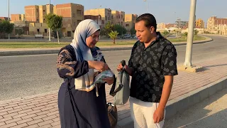 ساب شنطه فيها 200الف لبائعه مناديل عشان يختبرها فلقنته درس غير حياته !