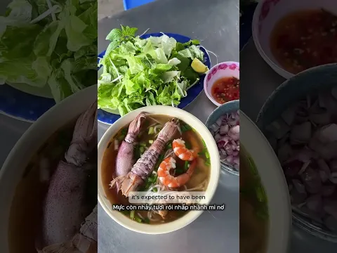 Why Is Seafood Noodle Soup Rare in Đà Nẵng?