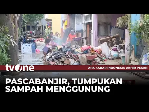 Warga Korban Banjir di Bekasi Mulai Bersihkan Sisa Lumpur & Sampah