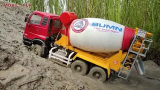 MELEWATI JALAN LUMPUR MOBIL TRUK MOLEN COR MIXER BETON UD QUESTER RC MINIATUR TRUCK FUSO ISUZU GIGA