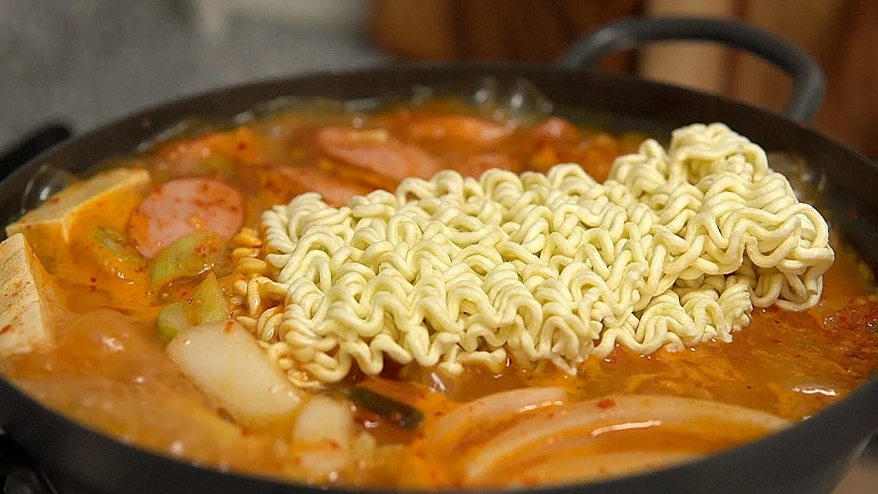 무조건 성공하는 부대찌개 Thumbnail