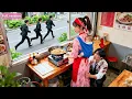 Download Lagu CEO Faced A Gang Attack, But A Fried-Rice Girl Hid Him Behind The Door And Saved Him, Love Came!