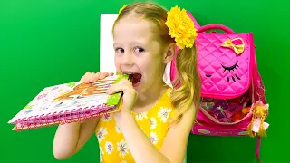 ناستيا وأبي يلعبان لعبة الطالب والمعلم قصة تعليمية للاطفال 