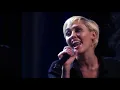 Download Lagu Miley Cyrus \u0026 Joan Jett - Crimson and Clover ft Tommy James, Dave Grohl
