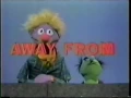 Download Lagu Sesame Street - Harvey Kneeslapper: AWAY FROM