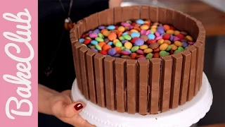 Wir backen 20 Kit Kats in einen Kuchen ein!. 