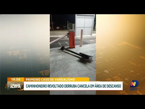 Revoltado: caminhoneiro derruba cancela em área de descanso