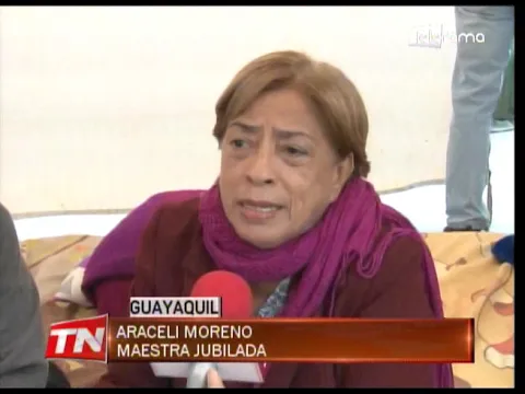 Maestros jubilados cumplen su segundo día de huelga de hambre