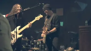 andra and the backbone hitamku live minq