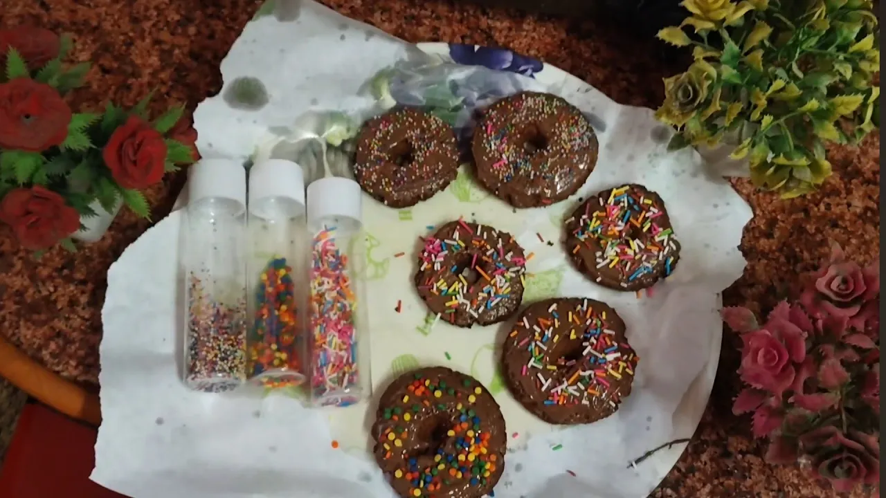 घर पर बनाएं सॉफ्ट चॉकलेट डोनट्स | Chocolate Donuts Recipe | Easy Homemade Donuts