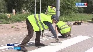 В Омске рисуют дорожную разметку