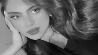 خلني بين الرموش اللي وقوف 