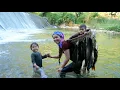 Catching fish, trapping fish, harvesting giant fish for sale - cooking with two small children