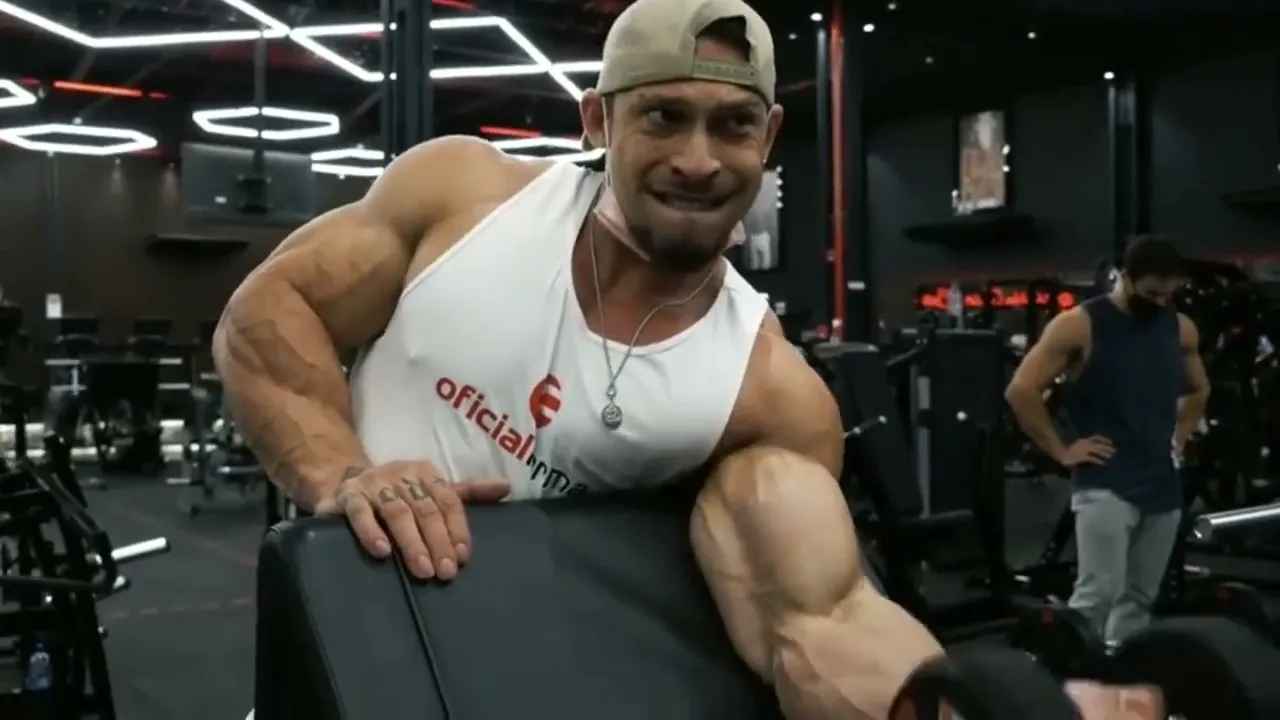 Ramon Dino (treino de bíceps) ???? #academia #fitness #ramondinopro #ramondino #maxtitanium #olimpia