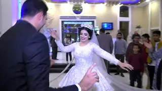 زفة عروسه وربنا  ما في احلى من خفة دمها اوتحدى      ورقصهم جامد على المزمار الجاحد ومفاجئه غير عاديه دندنها