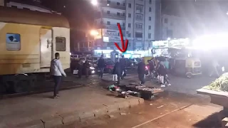 نجاة شخص من الموت دهسا تحت عجلات قطار خط ابوقير بالاسكندرية قطار الاسكندرية مزلقان محطة سيدي بشر 