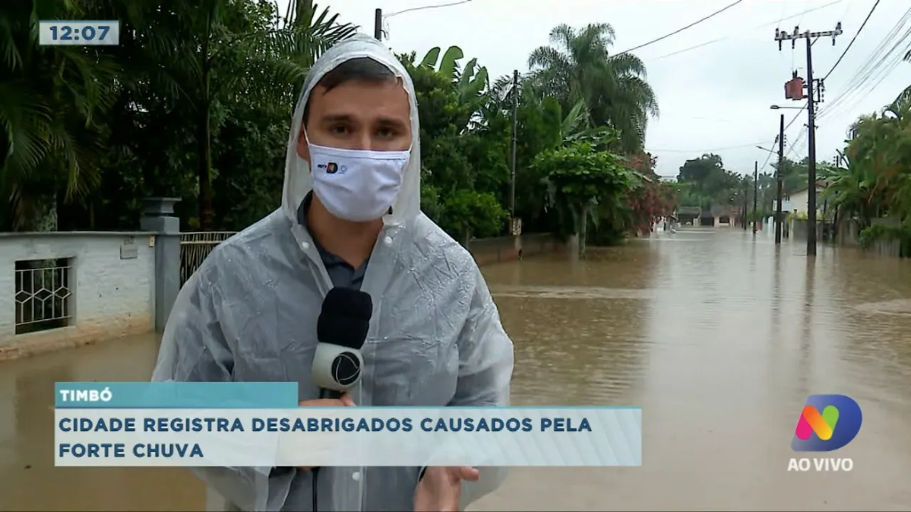 Chuva intensa provoca enchente em Timbó e Benedito Novo