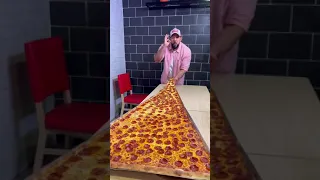 اكبر قطعة بيتزا في العالم Worlds Largest Pizza Slice  اكبر قطعة بيتزا في العالم Worlds Largest Pizza Slice