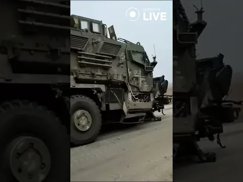 🇺🇦压倒地雷的MPV,车舱还是完好无损。